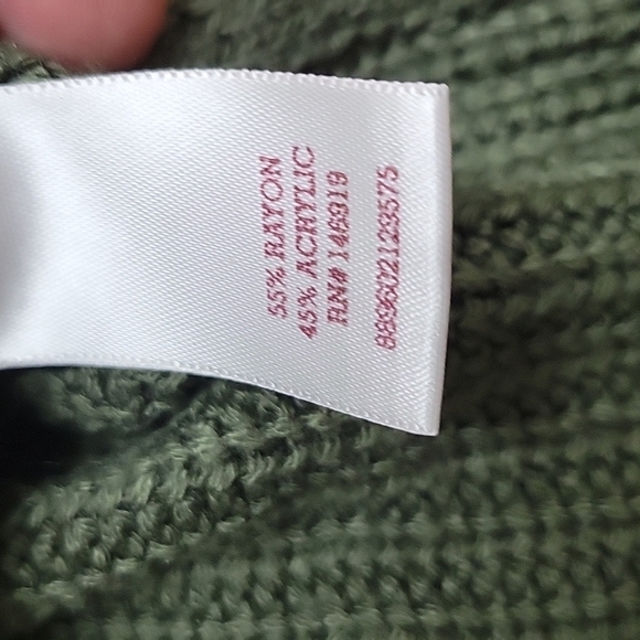 So Brand: Junior's Olive Green Long Sleeve Knit V-Neck Sweater size XL - Picture 3 of 6